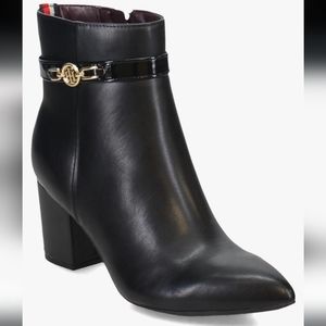Tommy Hilfiger black ankle pointed toe boots size 9.5